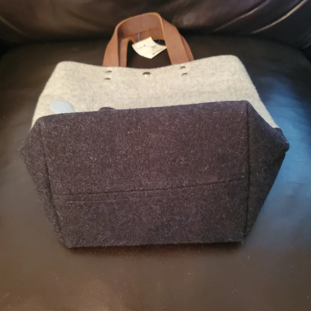 Artisan Made / Ig-elkott / Two Tone Leaf Design / Tote Bag With Leather Handles